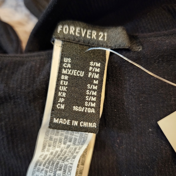 NEW Black Summer Knit Crop Halter Top Size S/M - Picture 5 of 5